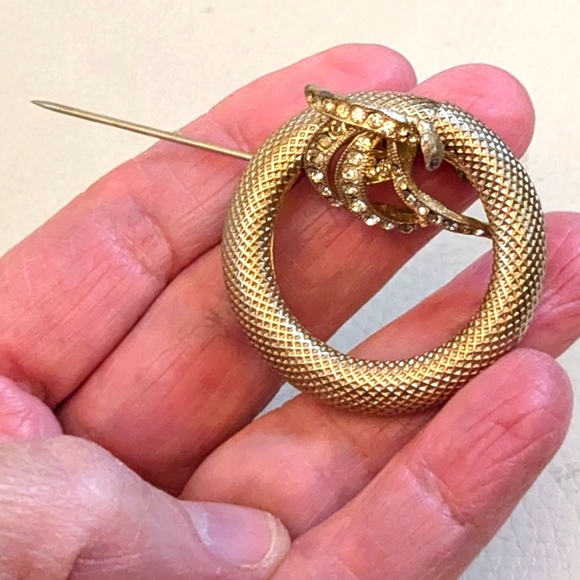 Vintage Napier 50s gold tone circle pin turquoise rhinestone crystal collectible - Picture 4 of 13